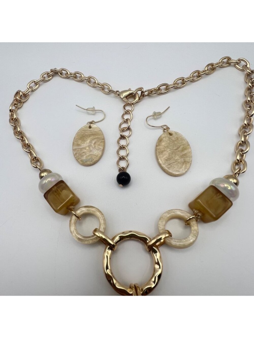 Vintage Lucite Statement Necklace Earrings Set Marbled Beige Pendant Gold Tone - Picture 11 of 14